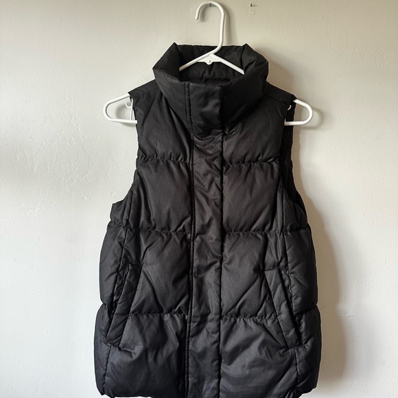 GAPBlack Puffer Vest Small - Picture 2 of 6